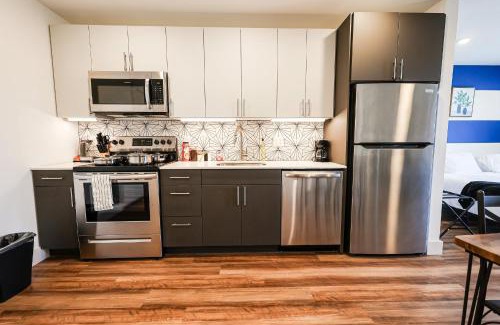 Brewerytown Apartment | Modern Studioqueenbed-wifigym