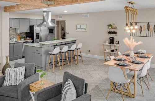 Meyer Park House | Modern Tempe home with Heated pool, ASU