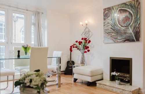 Bermondsey House | Modern Tower Bridge 3BR House