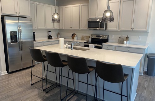 Goodlettsville House | Modern Townhome with office/cardio room-Minutes to Downtown Nashville