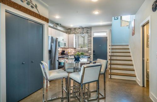 Cleveland Park House | Modern Townhome, w/Downtown Views, Rooftop Deck only 6min to Broadway