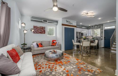 Cleveland Park House | Modern Townhome, w/Downtown Views, Rooftop Deck only 6min to Broadway