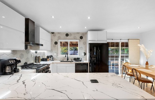 Concord House | 🌅 Modern, Trendy 4BD & 3BA house with great amenities 🌉🎆