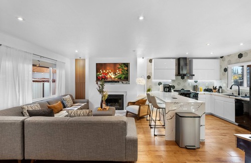 Concord House | 🌅 Modern, Trendy 4BD & 3BA house with great amenities 🌉🎆