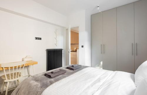 Palaio Faliro Apartment | Modern Two-Bedroom Haven near Paleo Faliro Beach