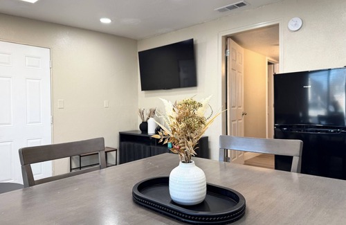 Hanford Apartment | Modern Unit with King Bed in Hanford