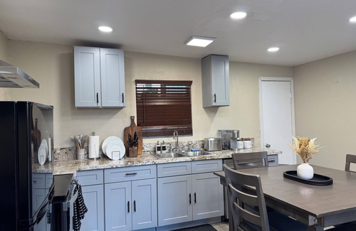 Hanford Apartment | Modern Unit with King Bed in Hanford