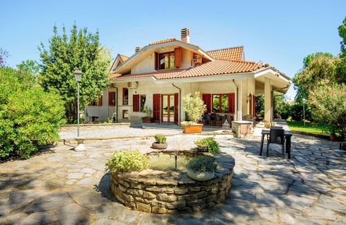 San Bovo Villa | Modern villa with private pool and panoramic vineyard views in Piemonte.