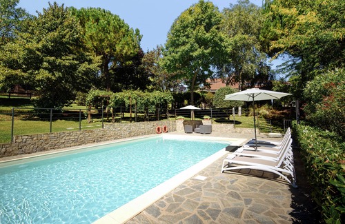 San Bovo Villa | Modern villa with private pool and panoramic vineyard views in Piemonte.