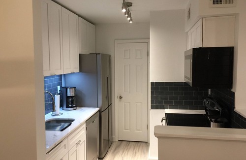 Mobile Condo | Modern West Mobile luxury condominium in great location!