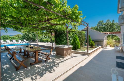Sestanovac Villa | Modern XXL Villa