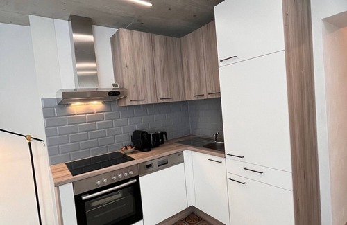 Wiener Neustadt Apartment | Modern "Yellow" apartment in the historic center