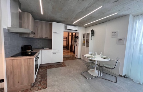 Wiener Neustadt Apartment | Modern "Yellow" apartment in the historic center