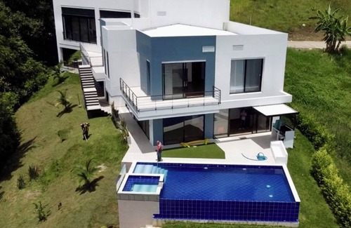 Ibague Villa | Moderna y Lujosa Casa Campestre en Ibagué con Salón de Juegos