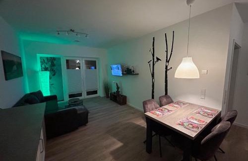 Schiffdorferdamm Apartment | Moderne Ferienwohnung Green Garden mit Garten und Stellplatz