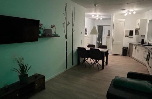 Schiffdorferdamm Apartment | Moderne Ferienwohnung Green Garden mit Garten und Stellplatz