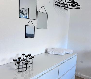 Dinslaken Apartment | Moderne, helle Wohnung mit Terasse 15min bis OB Centro, Klimaanlage