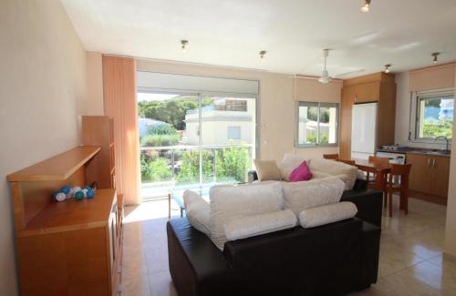 Llanca Apartment | Moderno apartamento con piscina, jardín, cerca de la playa, ciudad y rutas de senderismo - ES-228-74