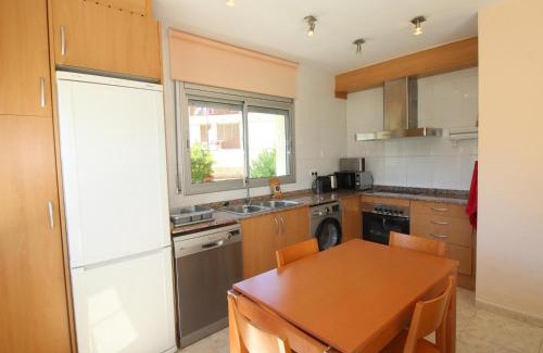 Llanca Apartment | Moderno apartamento con piscina, jardín, cerca de la playa, ciudad y rutas de senderismo - ES-228-74