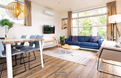 Cromvoirt Ski Chalet | ✓ Module Special at Résidence de Leuvert ✓ Holiday home for 6 persons ✓ Located near Den Bosch (Noord-Brabant) ✓ Near De IJzeren Man ✓ Book directly through the park