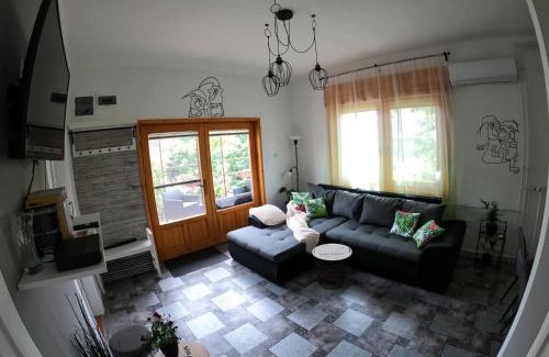 Lakitelek House | Moha és Páfrány Vendégház