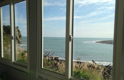 Mokau House | Mokau Tide Times Await