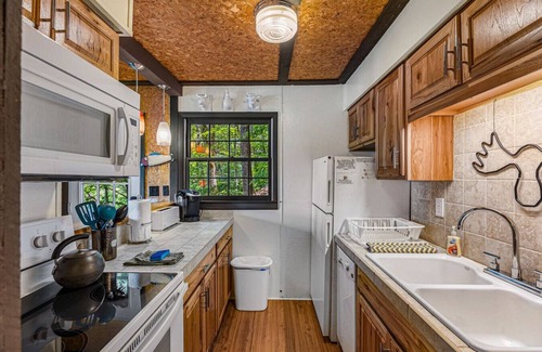 Cullowhee Cabin | Mom’s Place: Cozy Lake Glenville Cabin