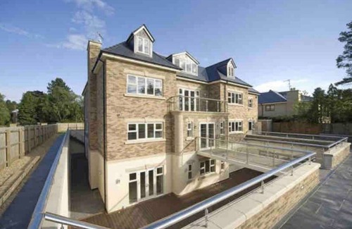 Ponteland House | Mono Luxe Villa in Newcastle Upon Tyne