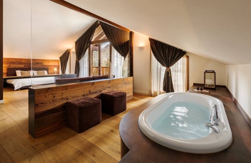 La Thuile Hotel | Montana Lodge & Spa, by R Collection Hotels