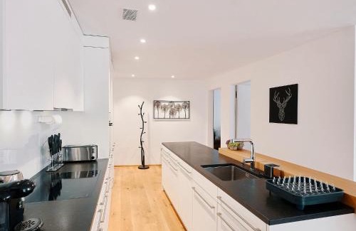 Flims Apartment | Montanas - Luxuswohnung mit Kamin - Nahe Caumasee & Talstation