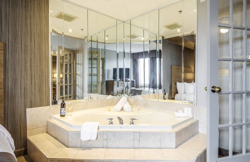 Gateway Hotel | Monte Carlo Inn Airport Suites