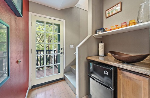 Northwood Cabin | Monte Rio Treehouse ~ Dog Friendly, Redwoods, Walk to Restaurants and River