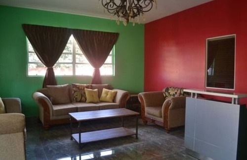 Piarco Bed & Breakfast | Montecristo Inn