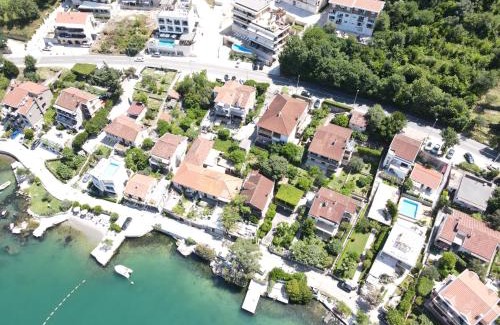 Dobrota Apartment | Montenegro Apartmant's