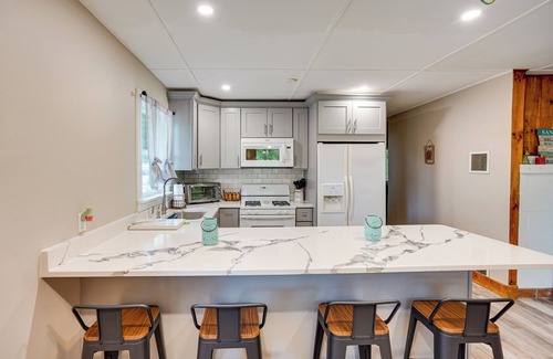 Monterey Cottage | Monterey Haven < 1/2 Mi to Lake Garfield w/Kayaks