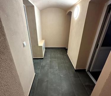 Borna Apartment | Monteurwohnung im Untergeschoss