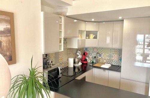 Montmartre Apartment | Montmartre Flat With Eiffel Tower View