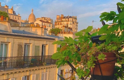 Montmartre Apartment | Montmartre Flat With Eiffel Tower View