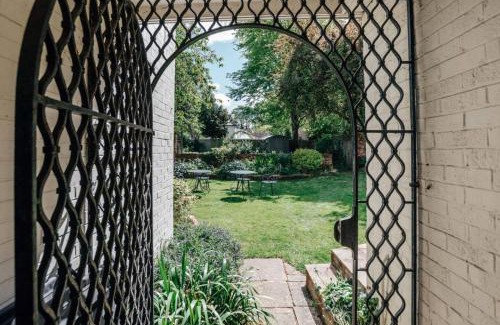 Henley-on-Thames House | Montpellier House, Centrally Located, Large Garden