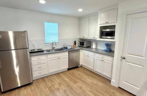 Neartown House | Montrose Central 4BR Stay