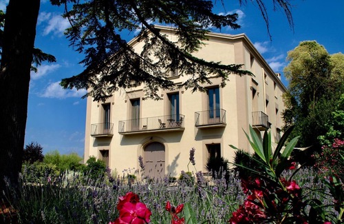 La Torre de Claramunt Apartment | Montserrat apartment with terrace and pool