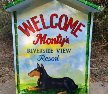 San Antonio Resort | Monty's Riverside View Resort