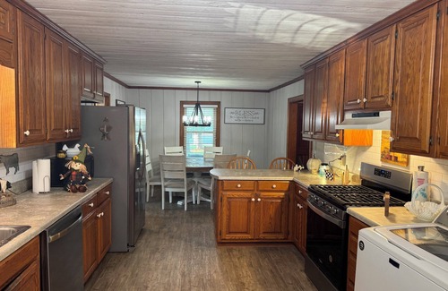 Horton House | Moo Moo Meadows - Great Location - 4 bedrooms - Sleeps 12