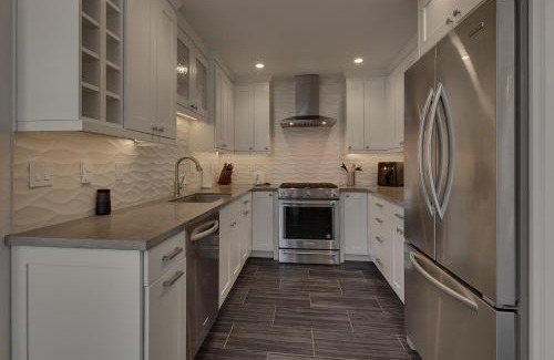 Tahoe Vista House | Moon Dune Chalet by Tahoe Getaways - Remodeled 3 BR Cabin plus Loft w Fenced Yard & Walk to Beach or Dining