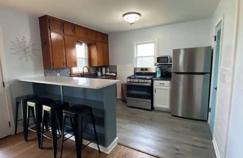 Springdale House | Moonlight on the White- Fayetteville river cabin