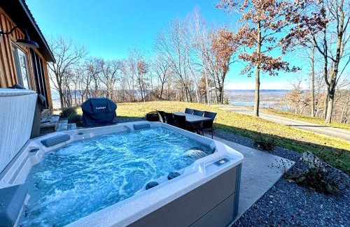 De Soto House | Moonlight Ridge sleeps 8 hot tub