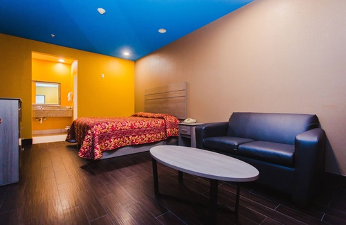 Greater Greenspoint Hotel | Moonlight Suites - Houston George Bush Intl Airport