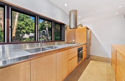 Point Lookout House | Moonshine Beach Shack by Discover Stradbroke