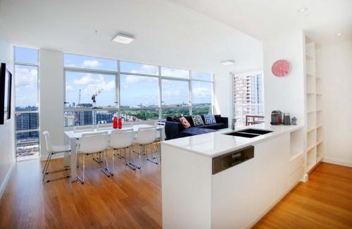 Zetland Apartment | Moore to See - Modern and Spacious 3BR Zetland Apartment with Views over Moore Park