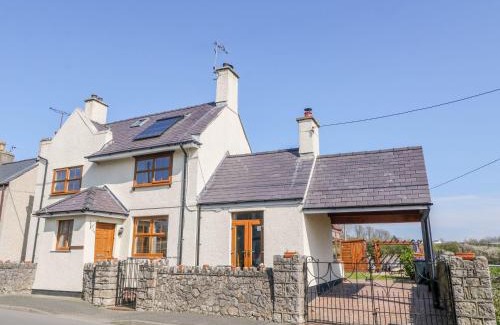 Newborough House | Morannedd